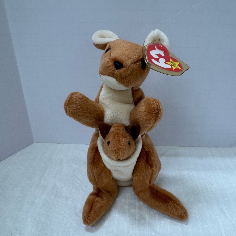 TY Pouch the Kangaroo and joey 1996 with original tag and protector nwt